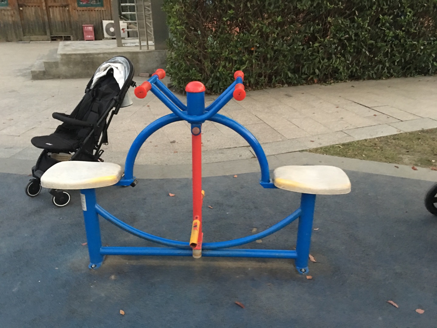 下肢锻炼器
