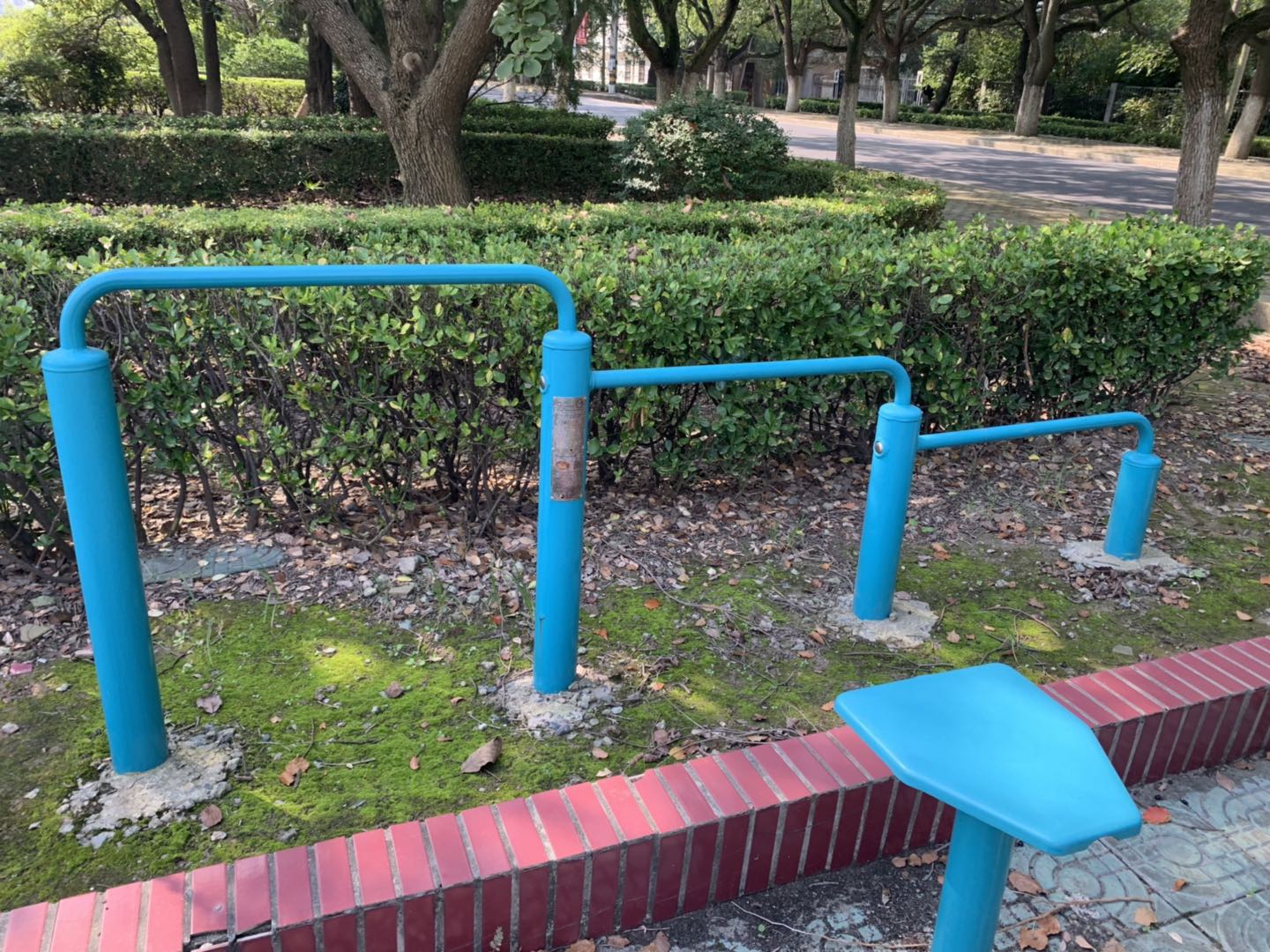弹震压腿器
