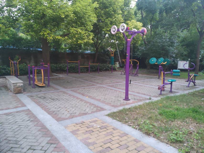 通河二村居委第一健身点
