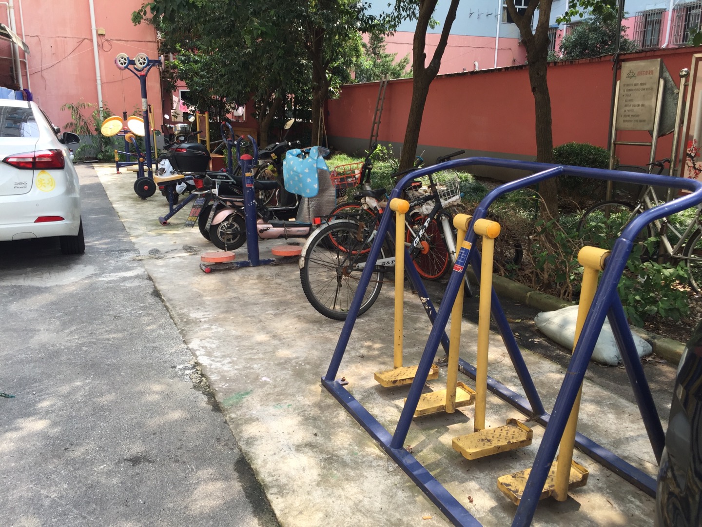 白鹤社区健身点