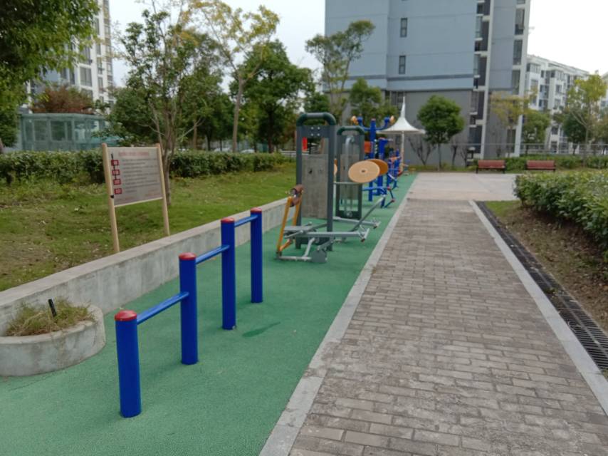 裕政路725弄益智类健身路径