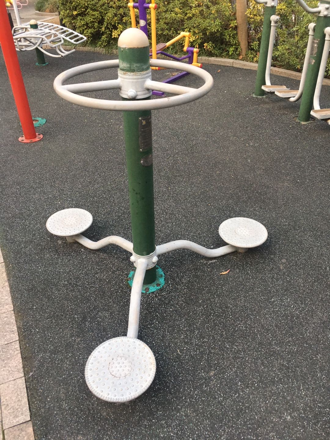 三人扭腰器