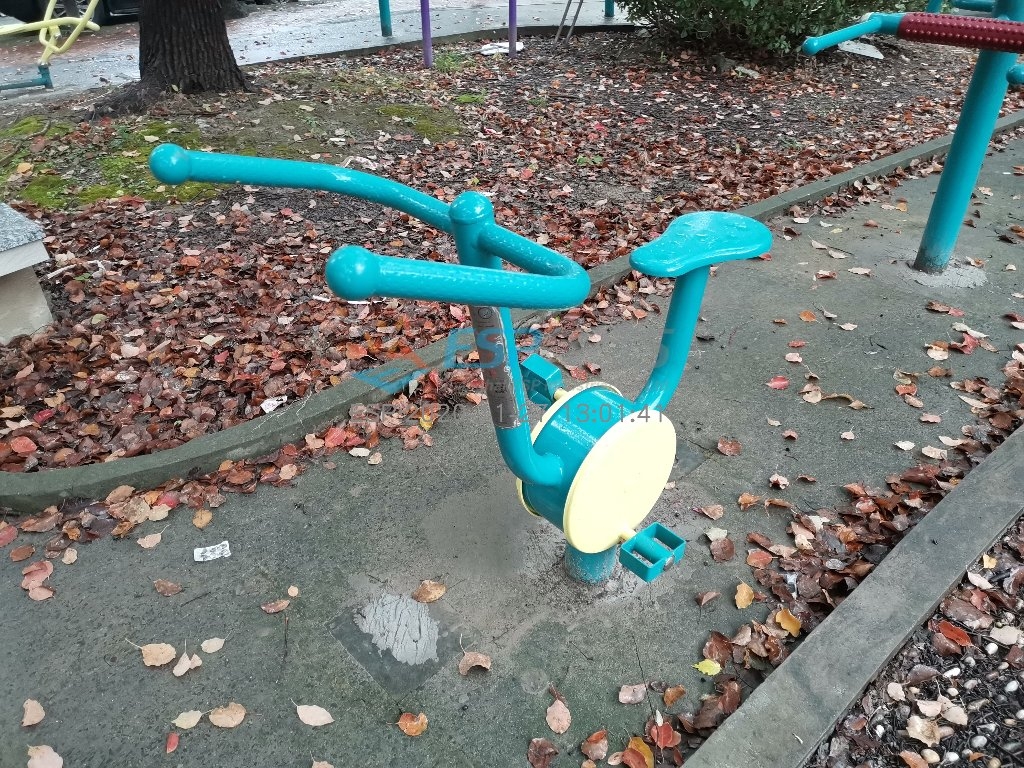 卧式健身车