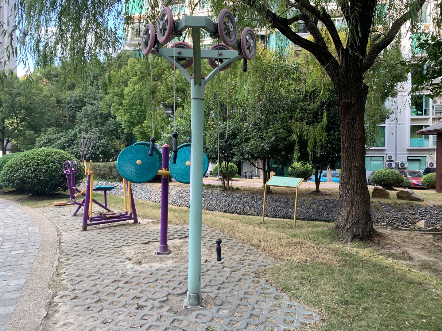东绣路1086弄健身点