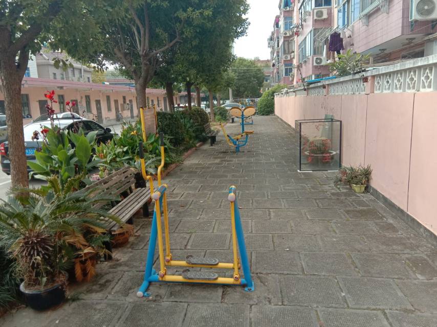 江镇居委新生小区92弄1号至3号健身路径