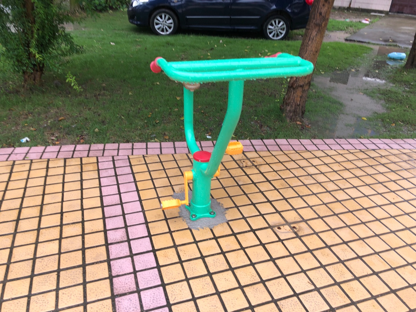 直立健身车