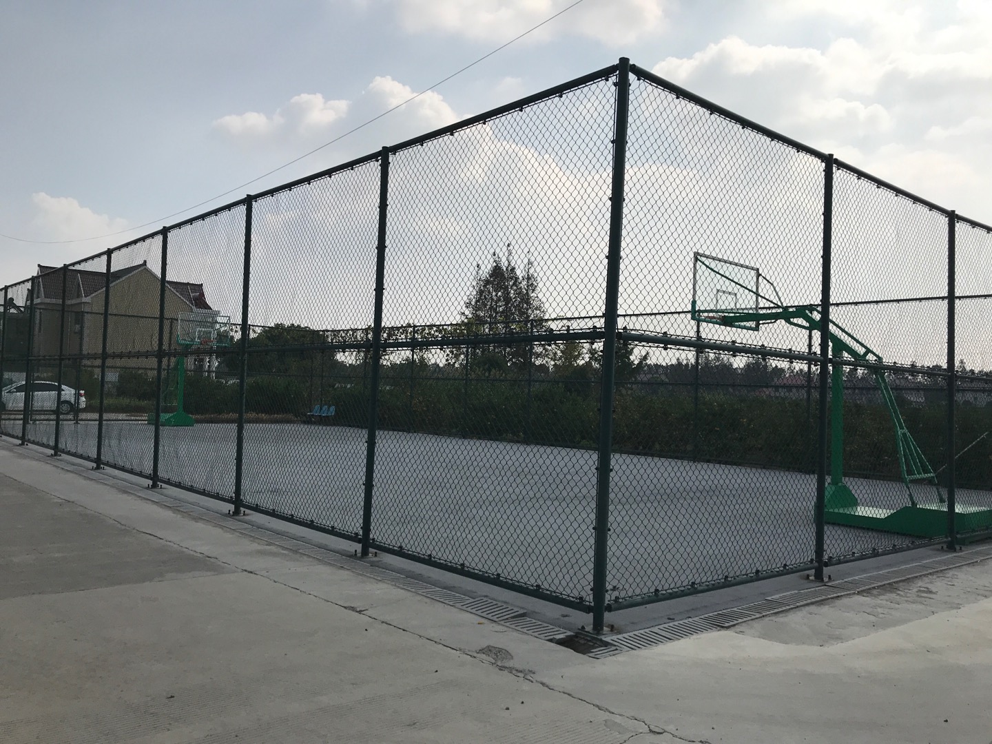 创建村篮球场