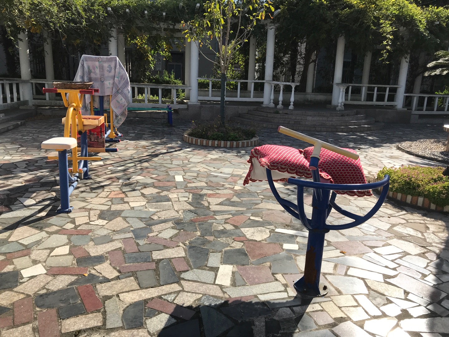 邓三村张闻天故居西南健身路径