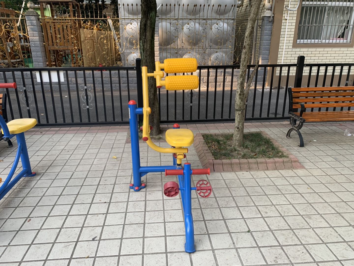 自重腹背锻炼器