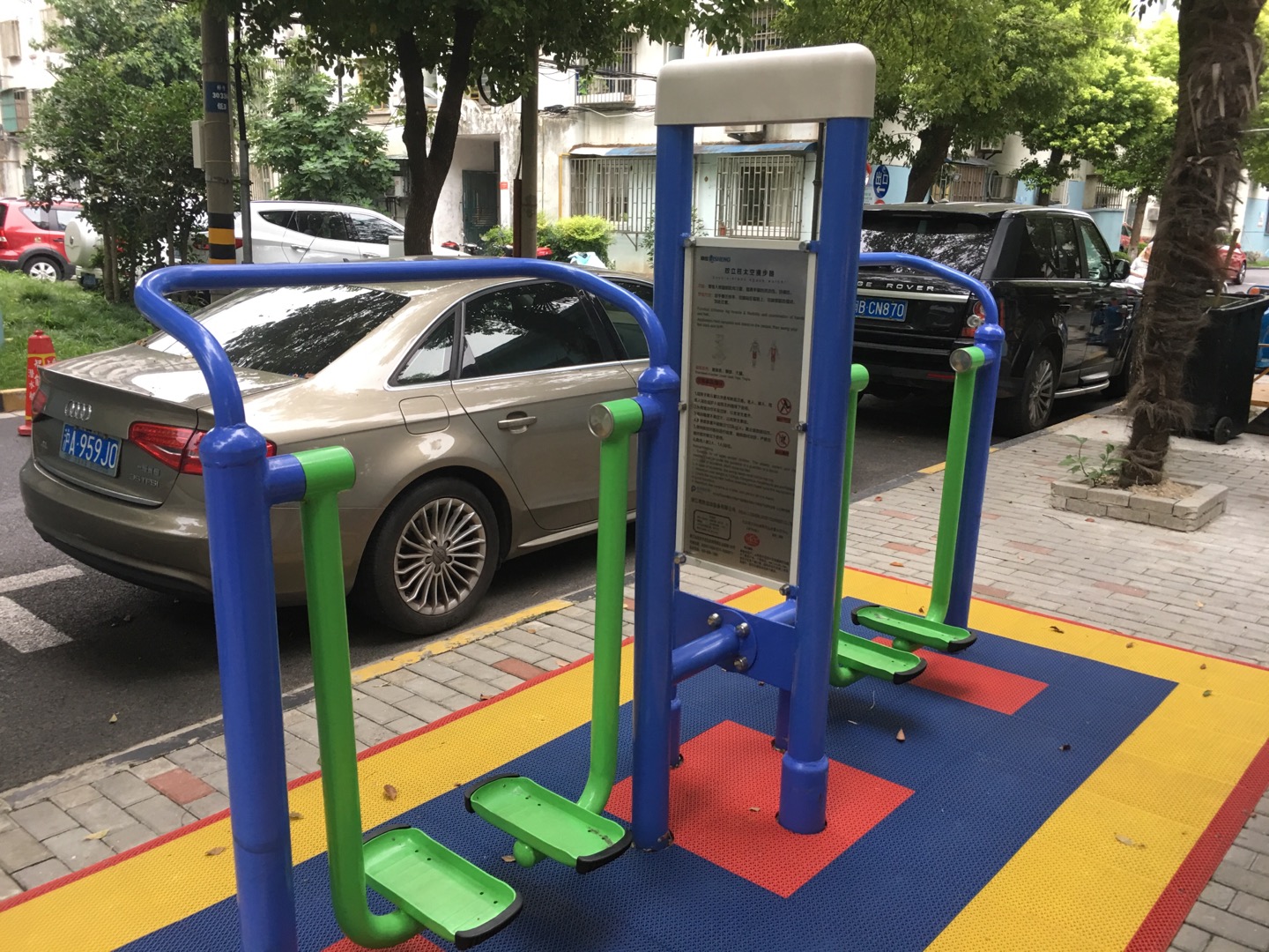 双立柱太空漫步器
