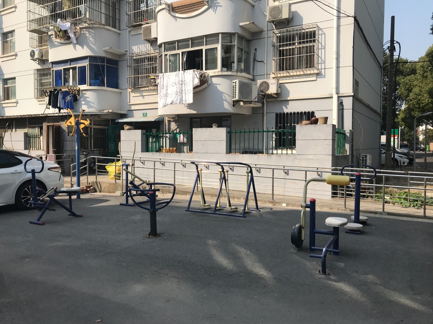 思凡三居施湾二路1026弄65号健身路径