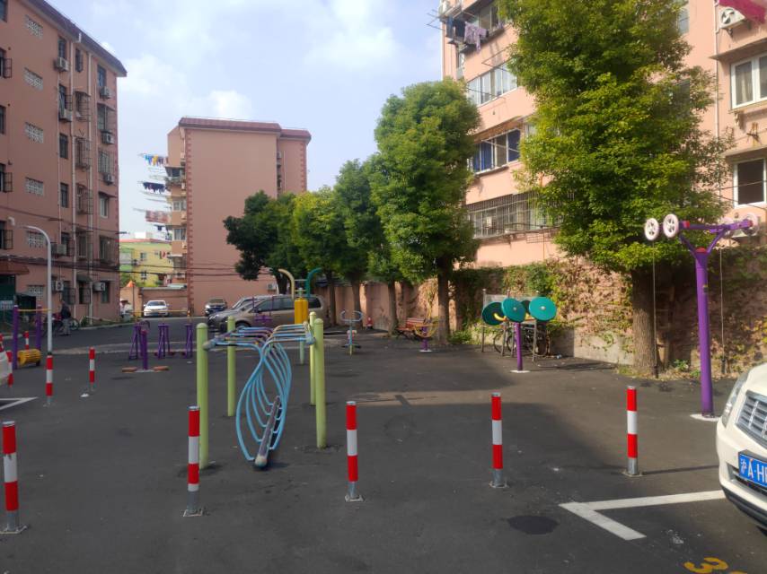 东一小区健身点