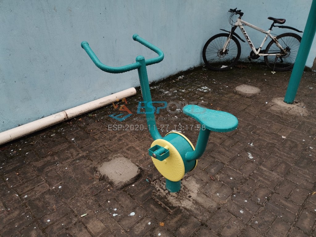 卧式健身车