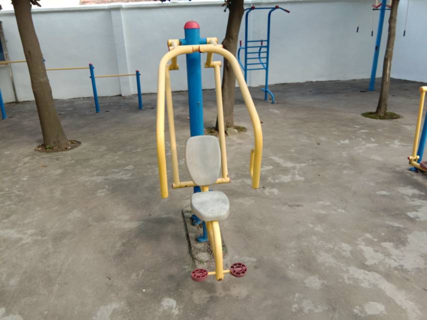 自重推胸器