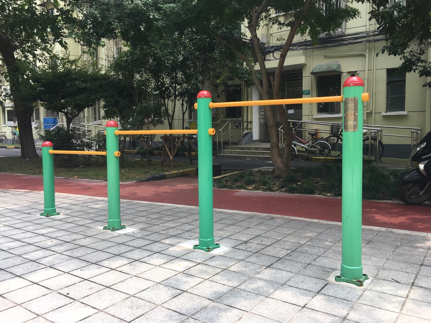 多联压腿架