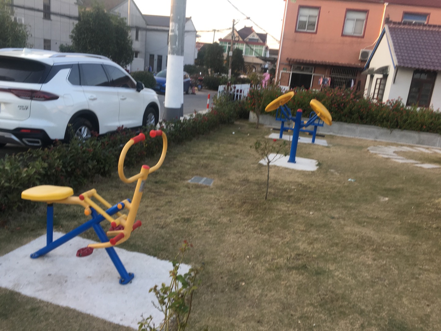 东风村7队健身点