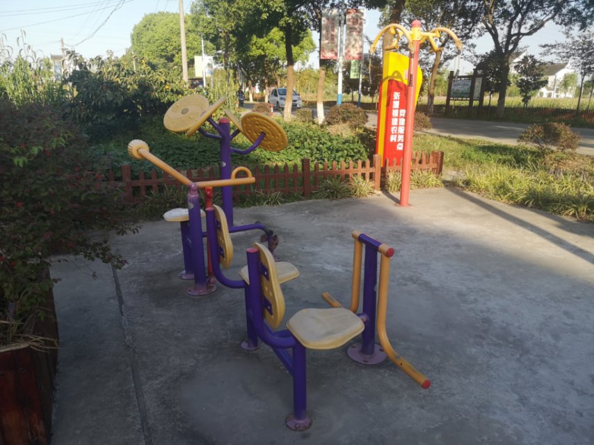 建农村健身点（二）