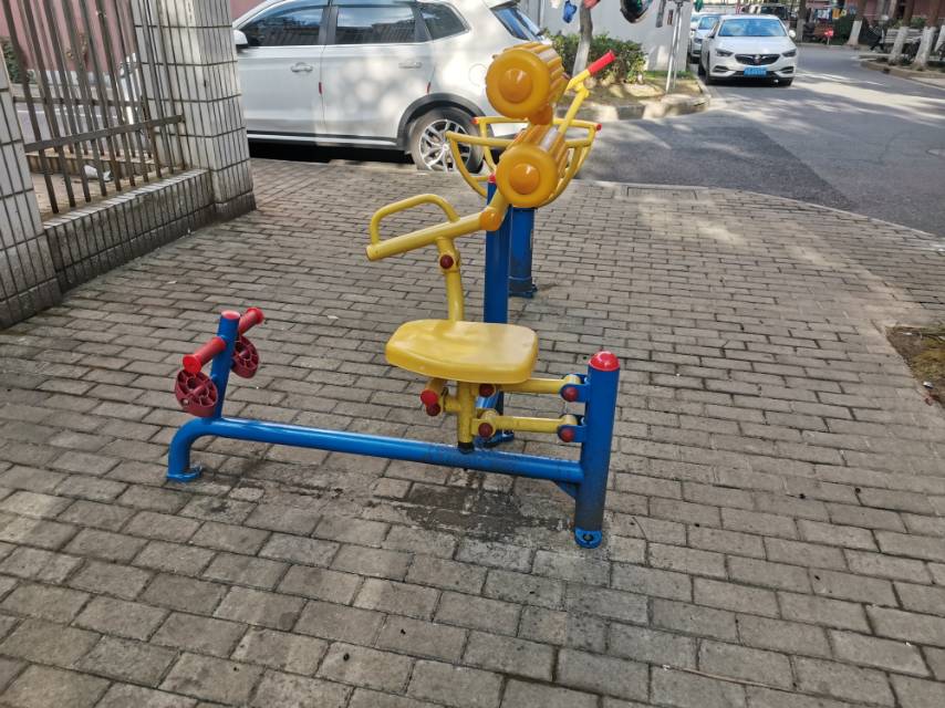 自重腰背锻炼器