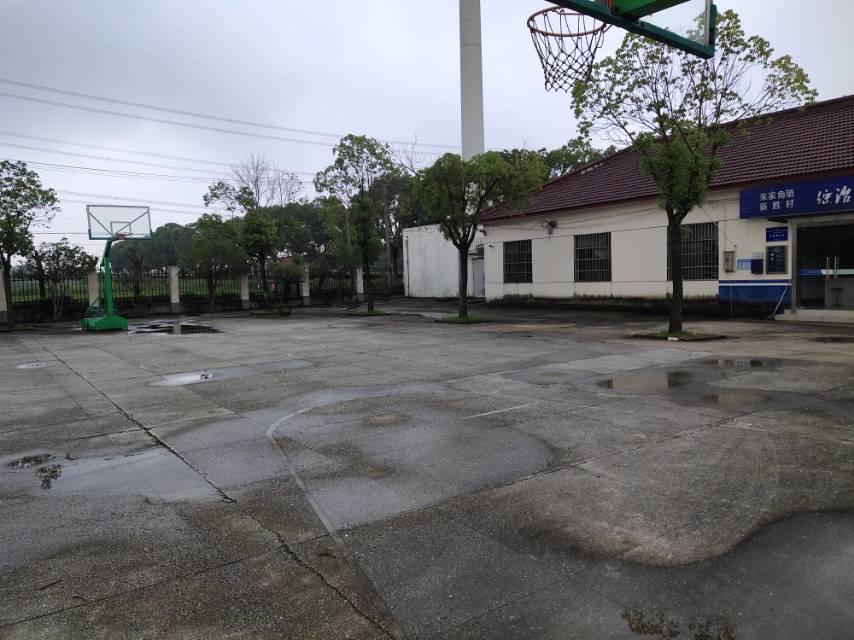 新胜村篮球场