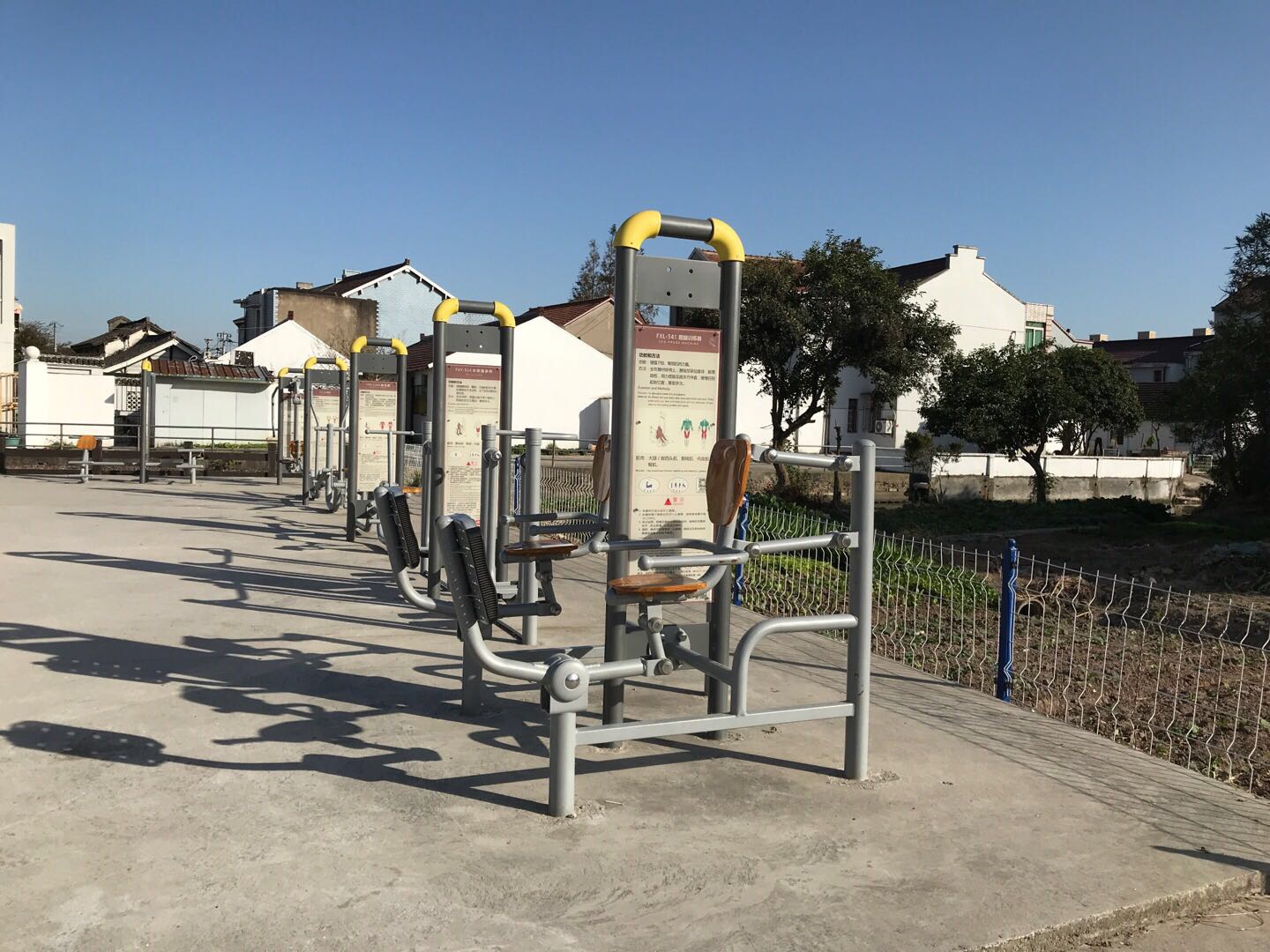 邓三村6组石家宅188号南健身路径