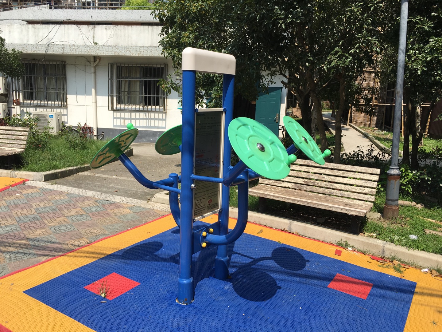 双立柱前推训练器