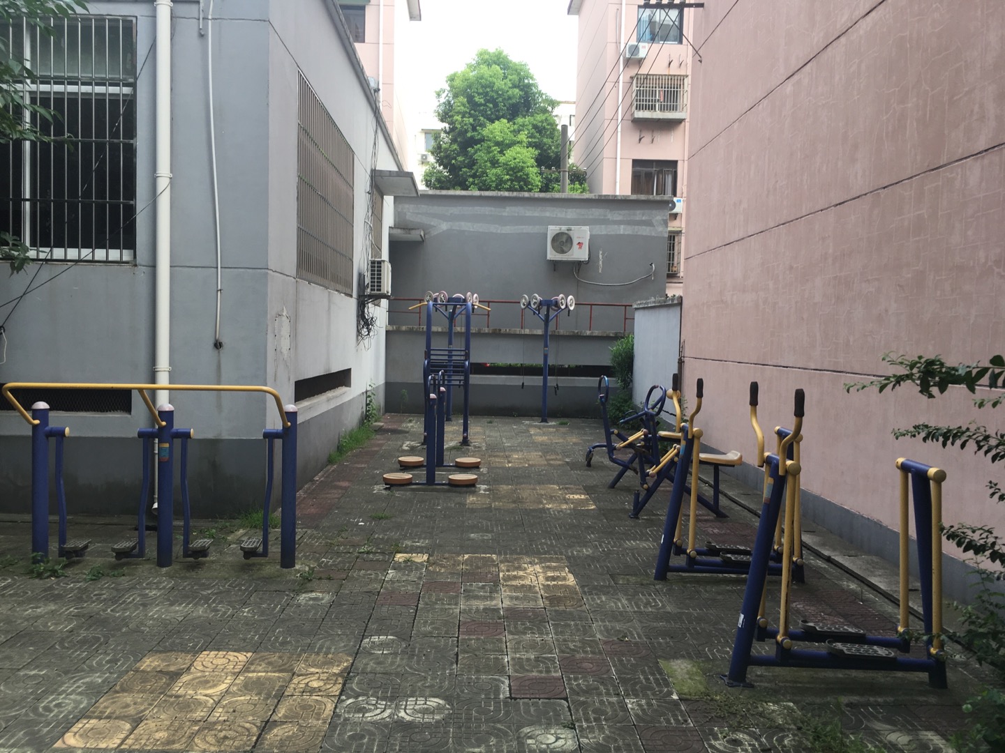 虹鹿二公寓健身点