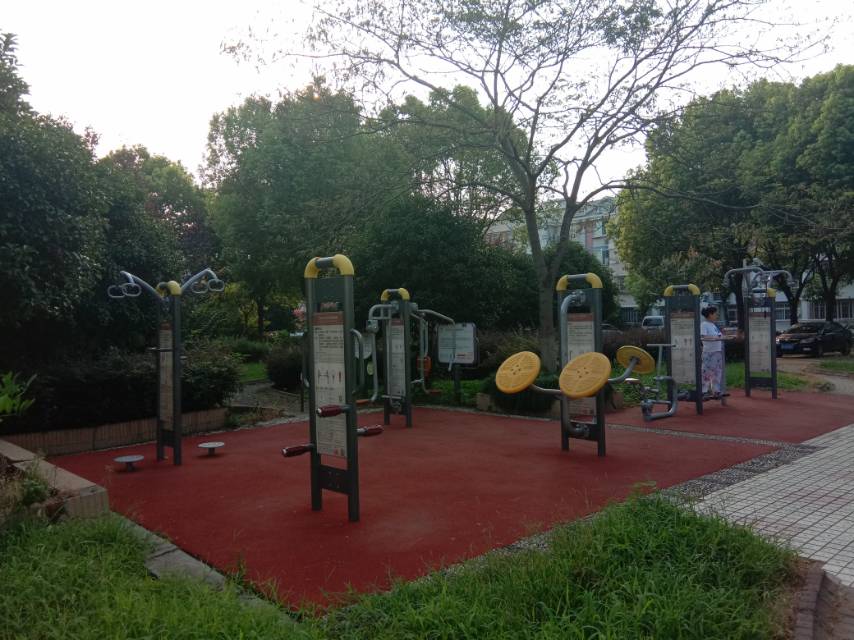 仓新小区中区市民健身点