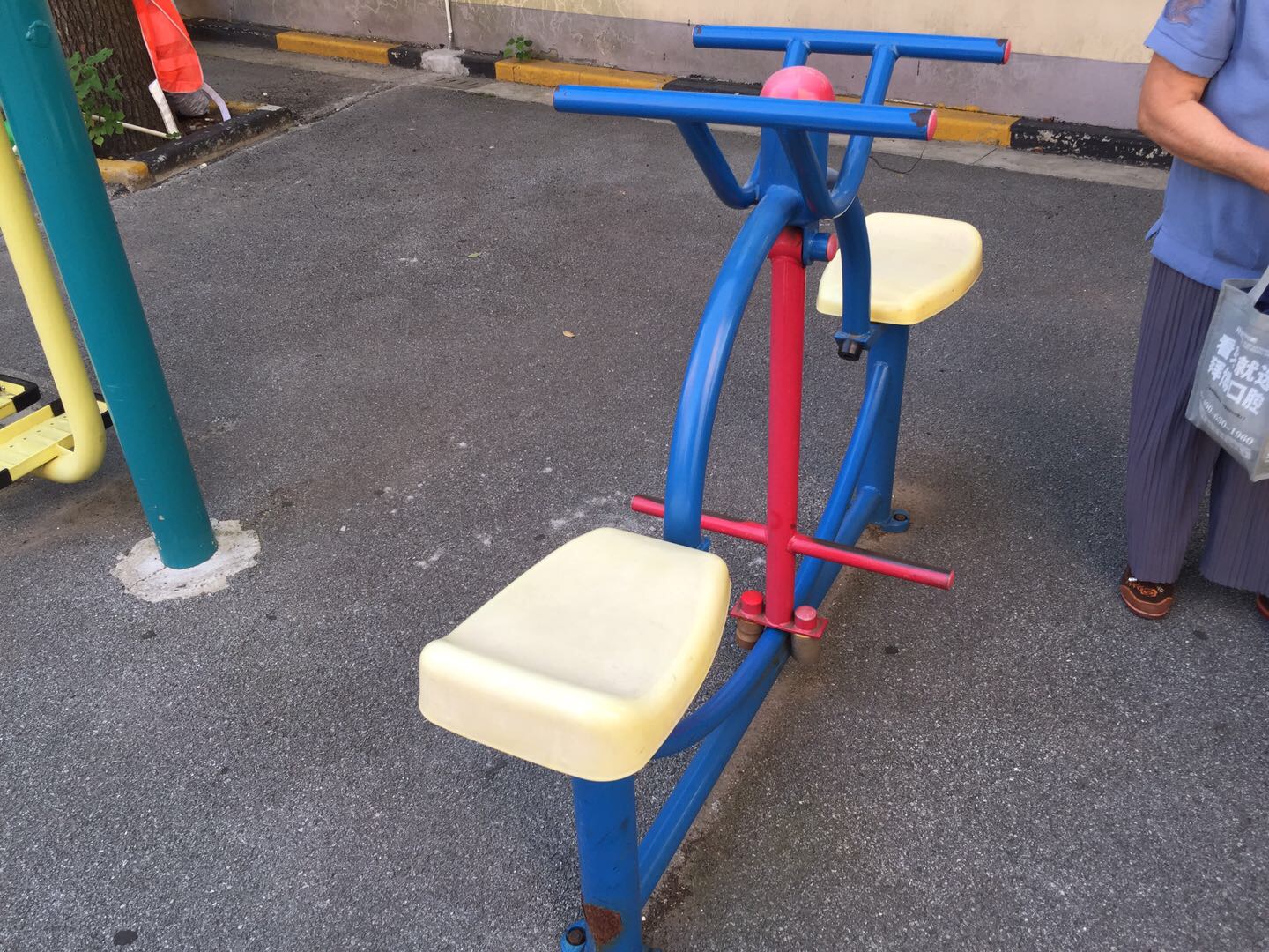 下肢锻炼器
