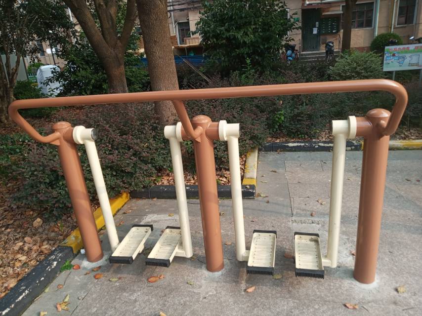 二位太空漫步机