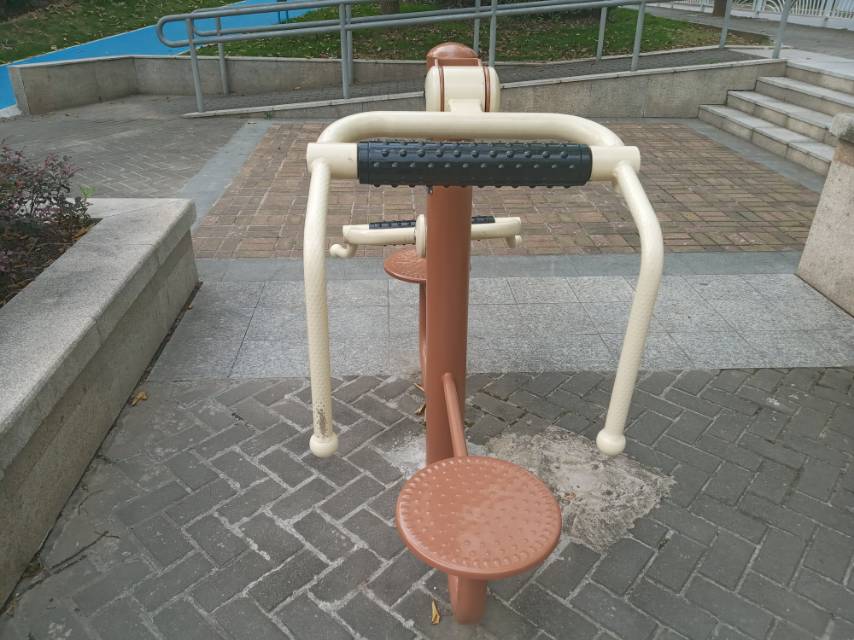 颈腰按摩器
