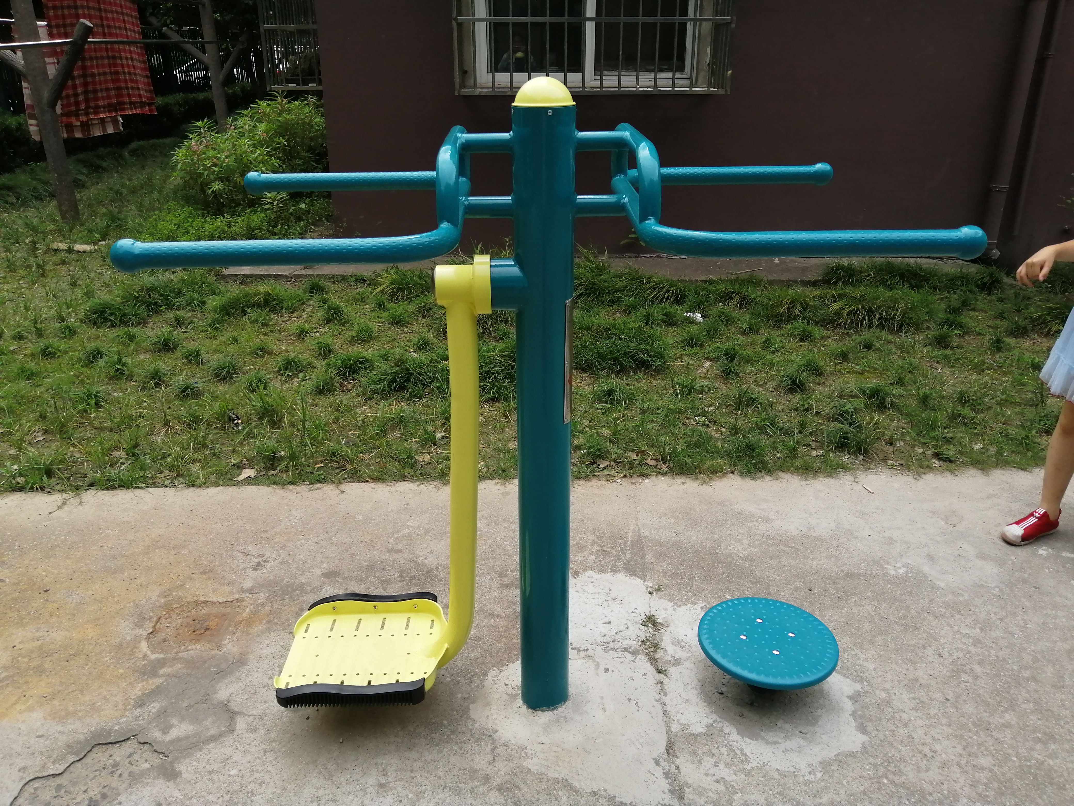 扭腰钟摆器