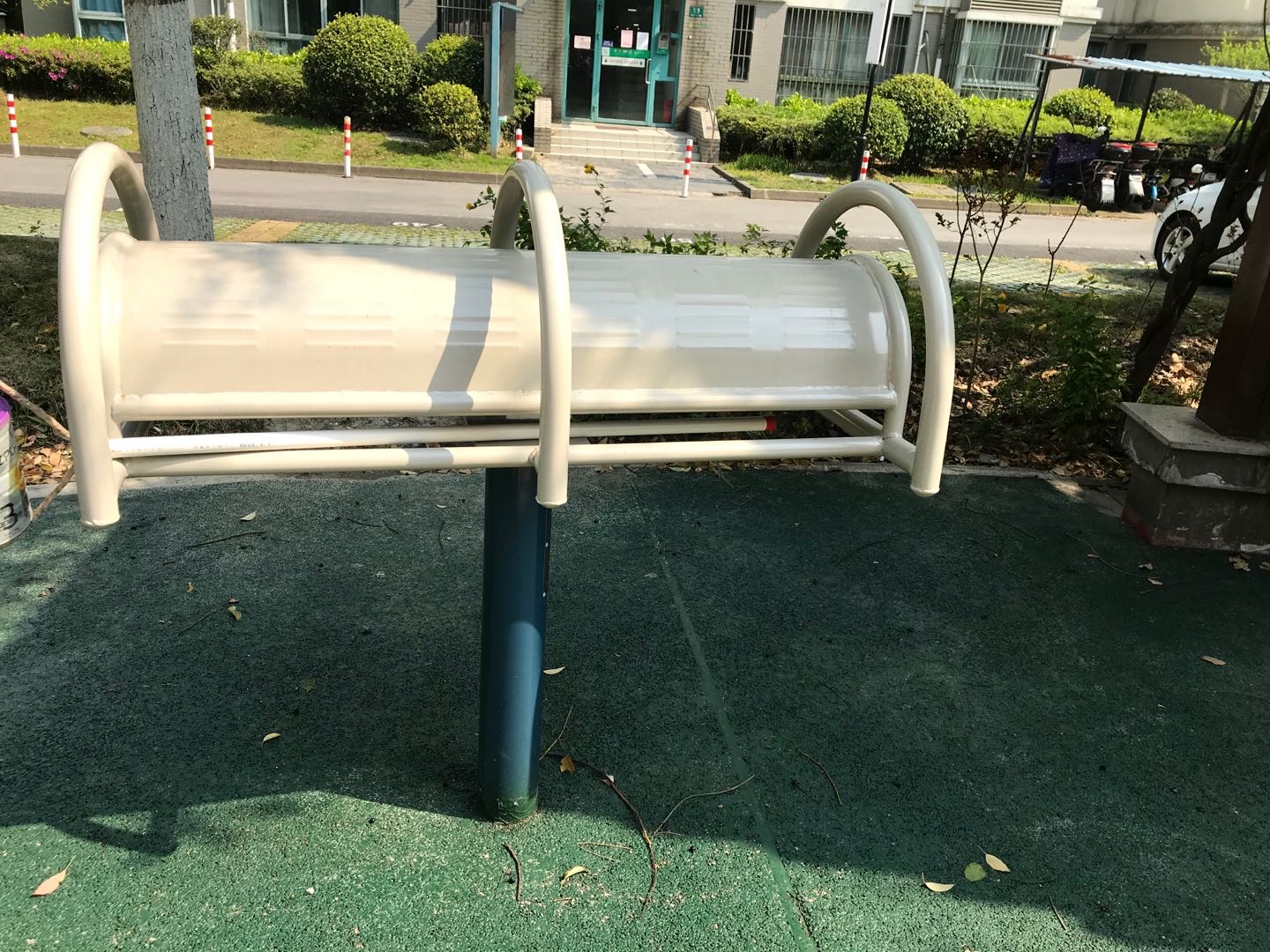 伸腰展背器