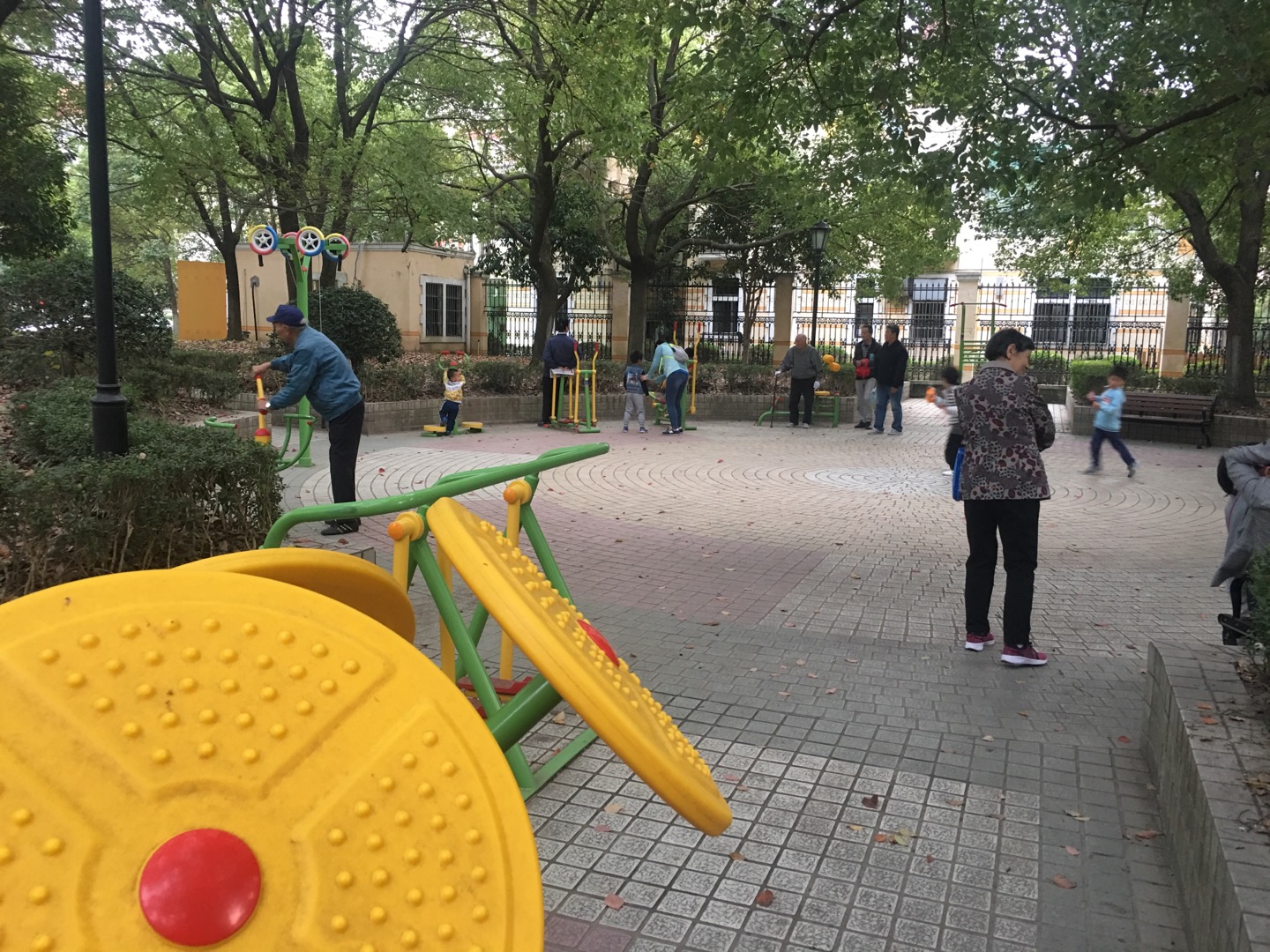 始信苑小区健身点
