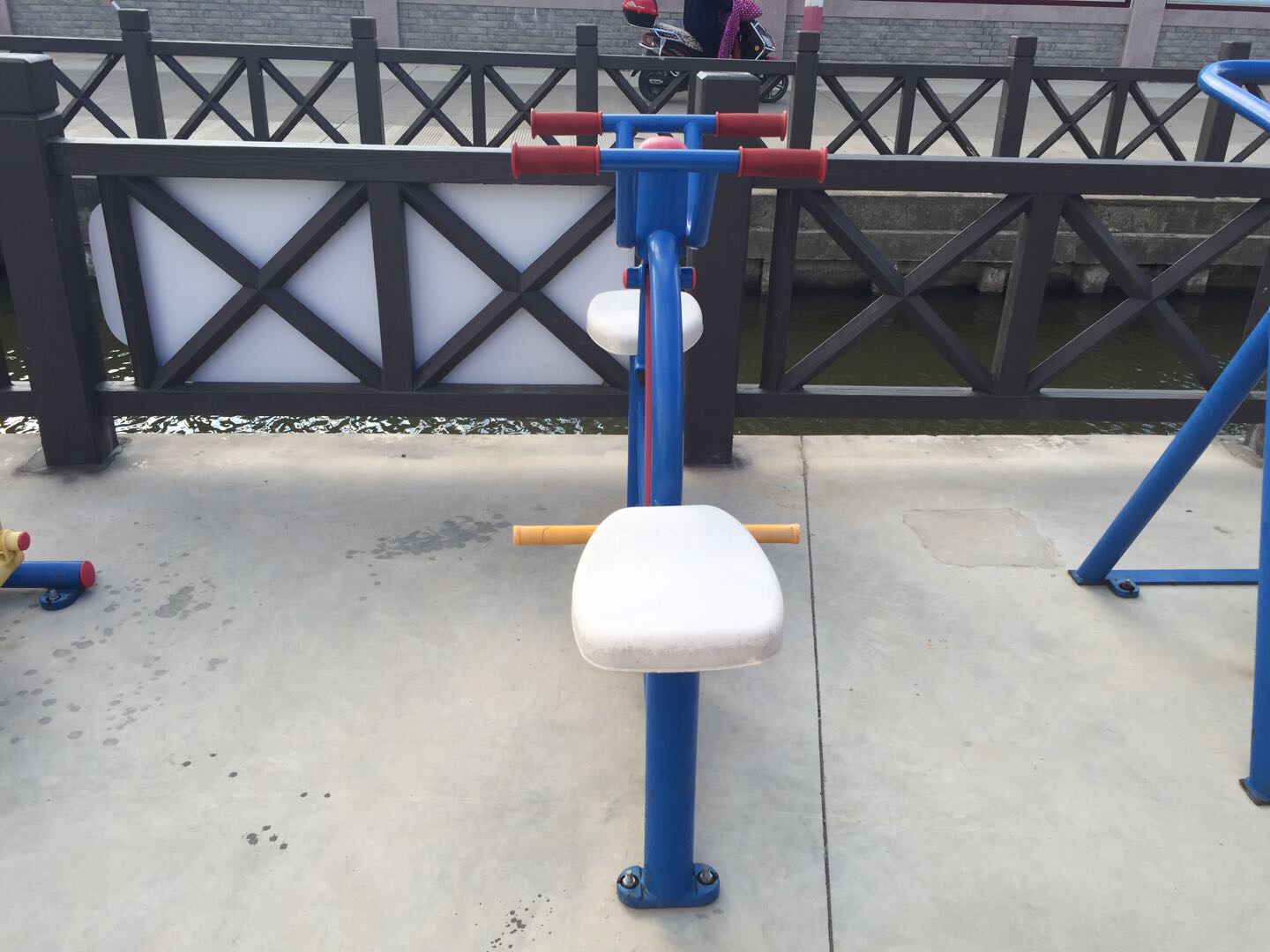 下肢锻炼器