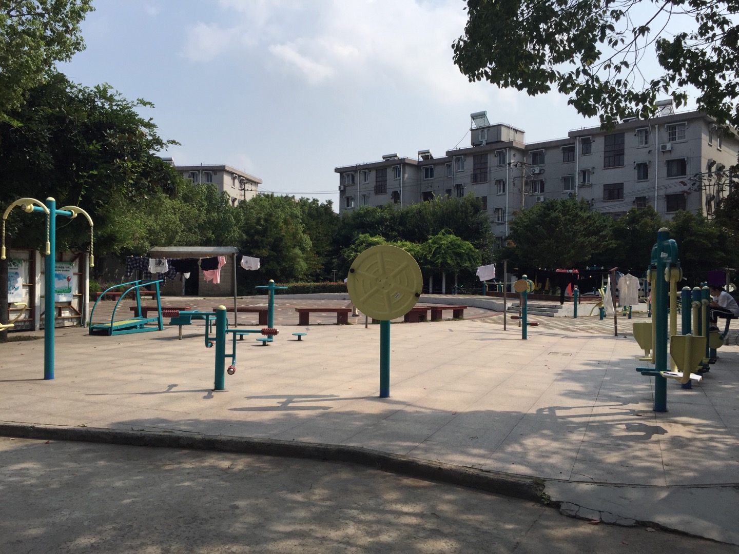 东门新村健身点