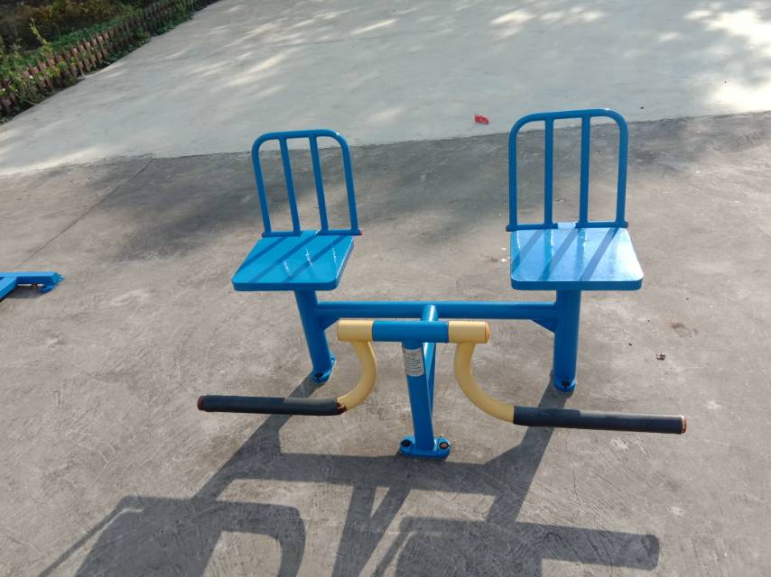 下肢训练器