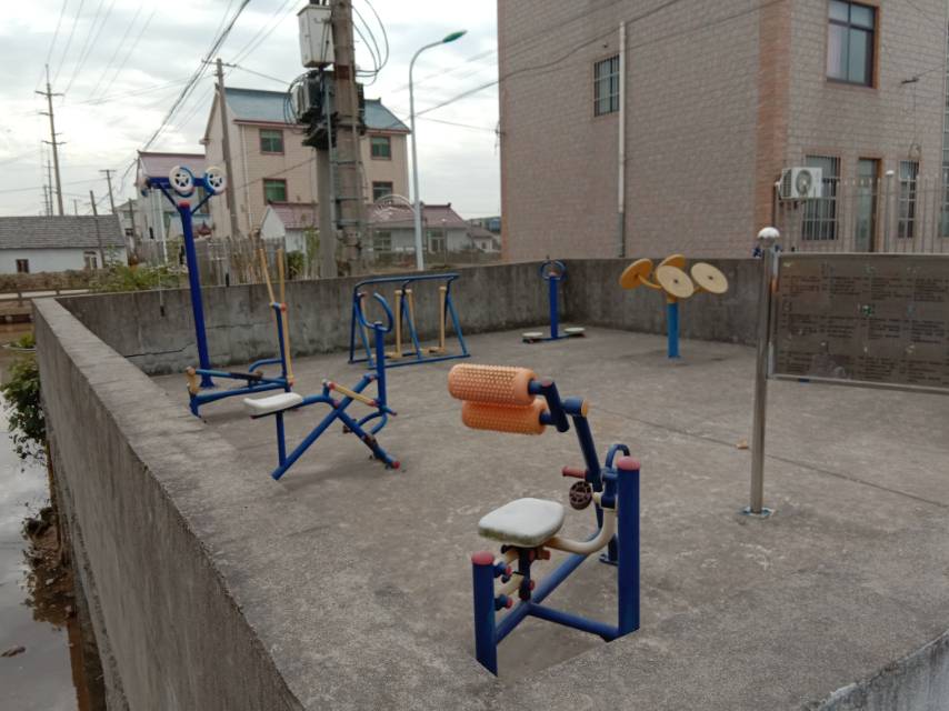 义泓村5组130号东健身路径