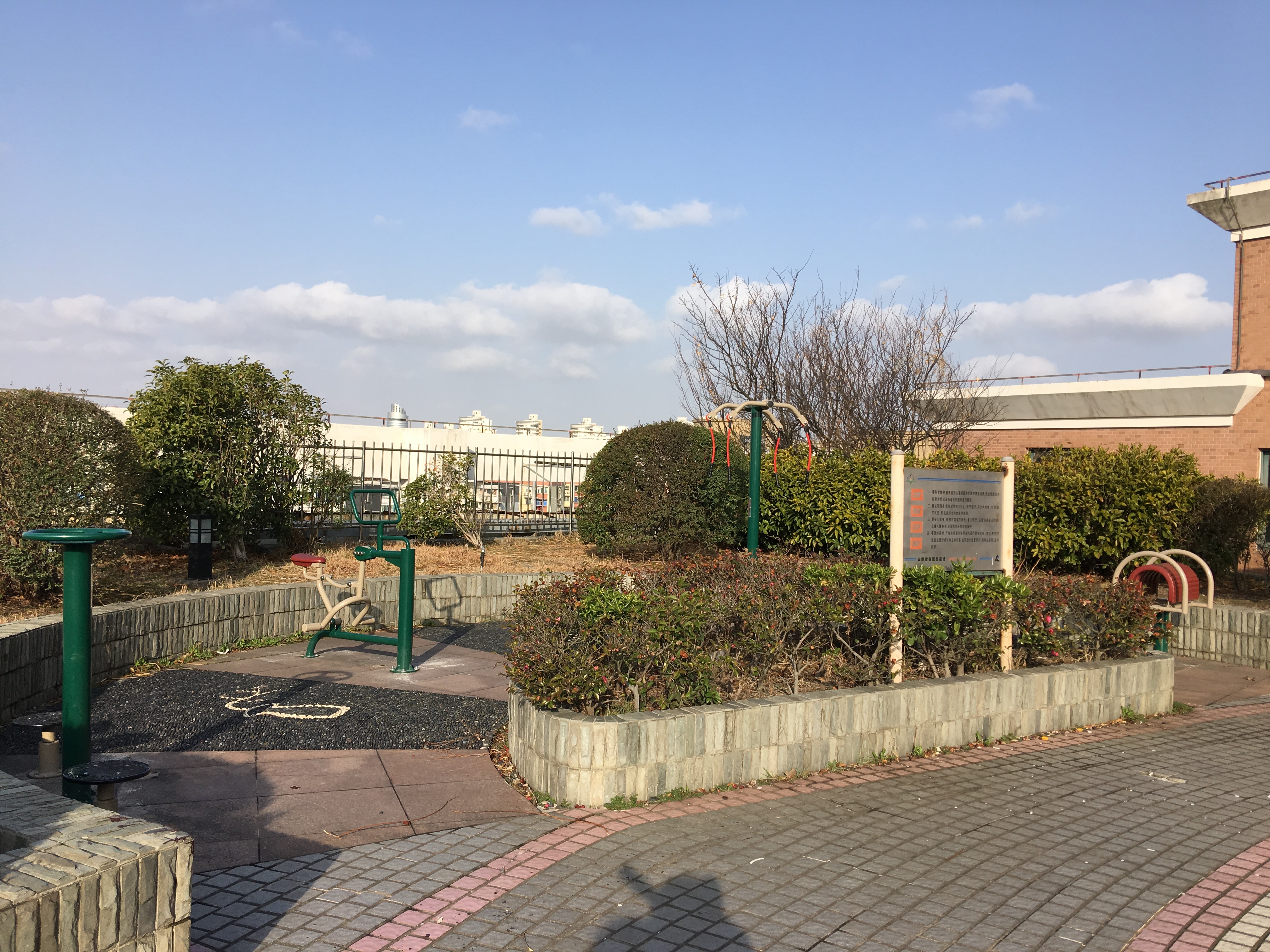 东一居委金源大厦市民益智健身苑点