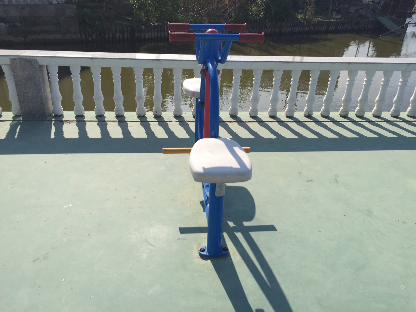 下肢锻炼器
