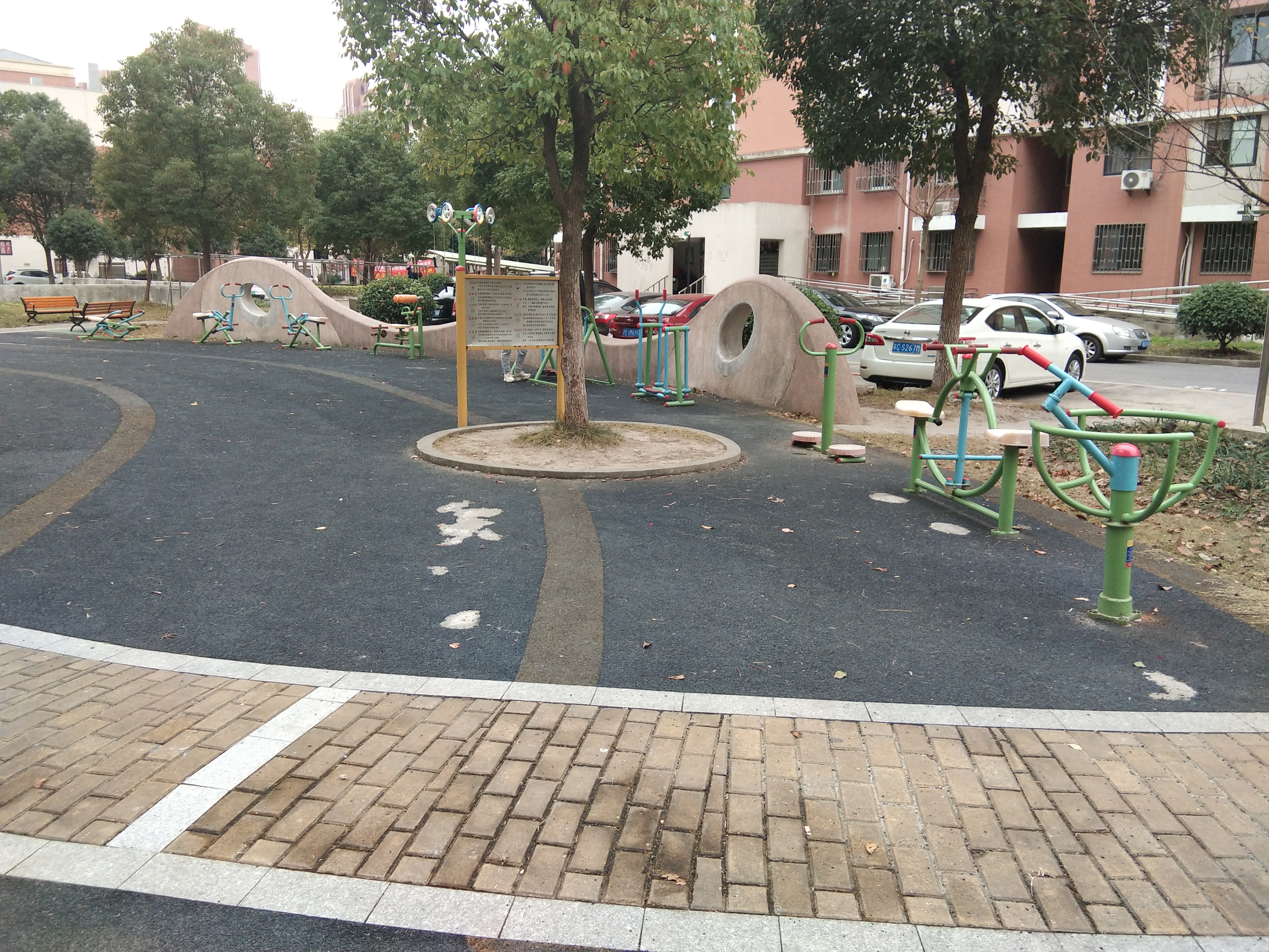 颐谷居委颐谷苑北苑健身点