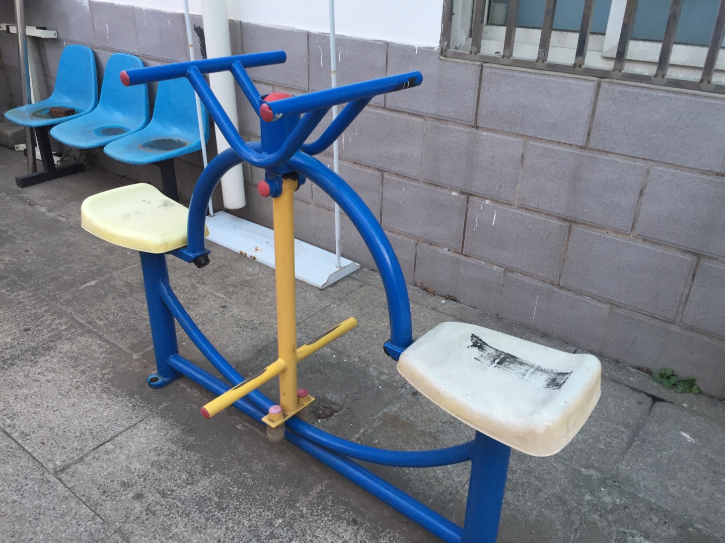 下肢锻炼器