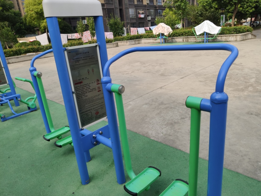 双立柱太空漫步器