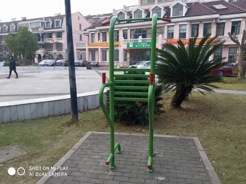 多功能训练器