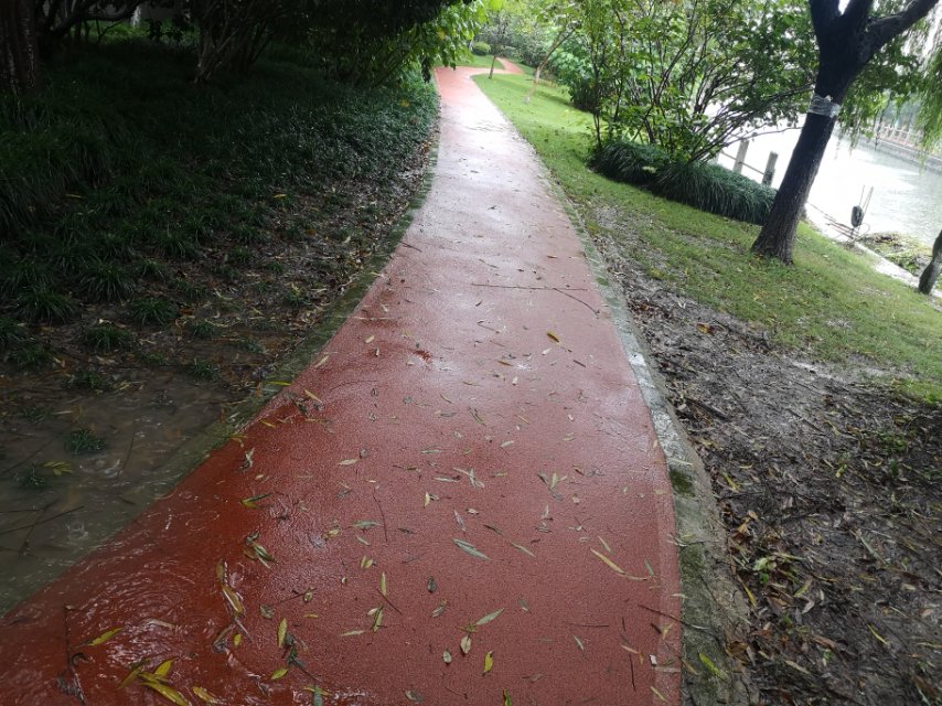 万寿社区翡翠国际花苑健身步道