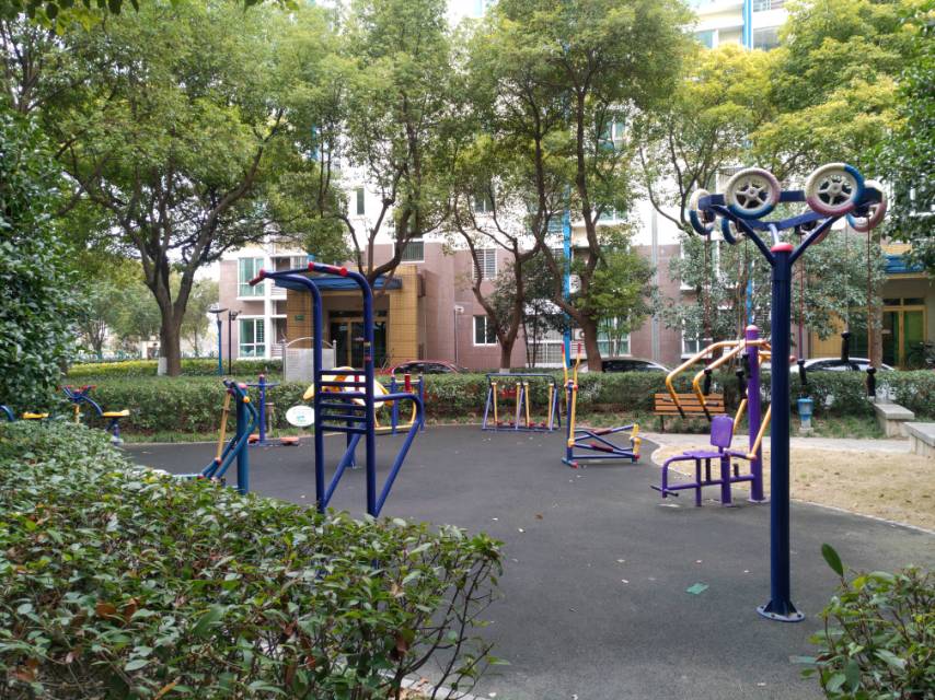 古龙四居居委健身苑点