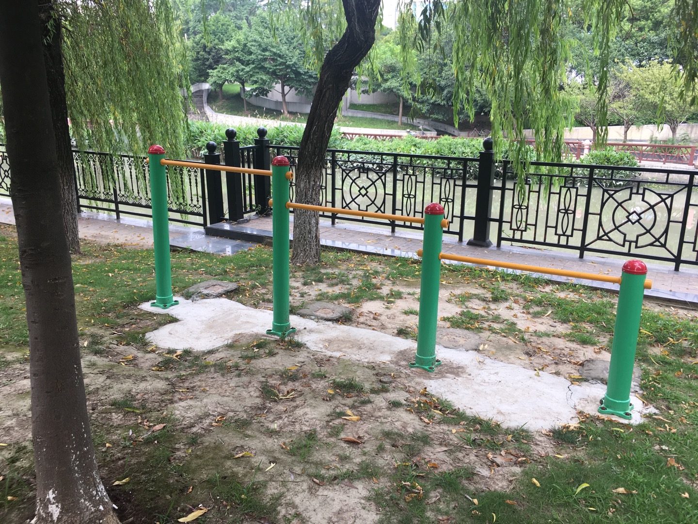 多联压腿架