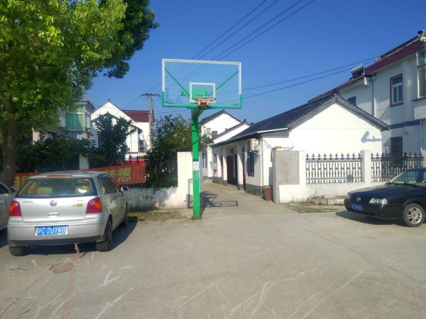 东天村篮球场