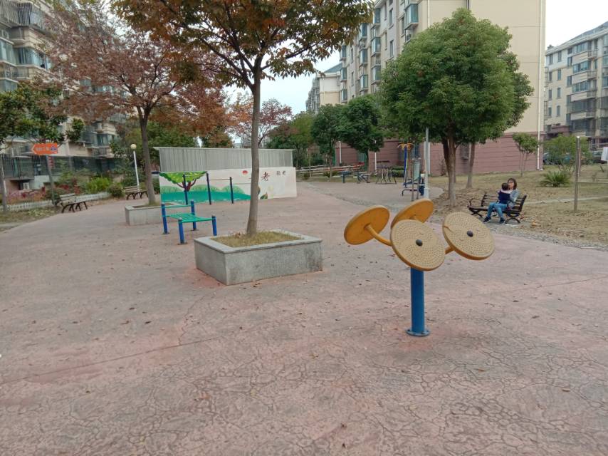 海霞第一居委海霞路685弄74号南侧健身路径