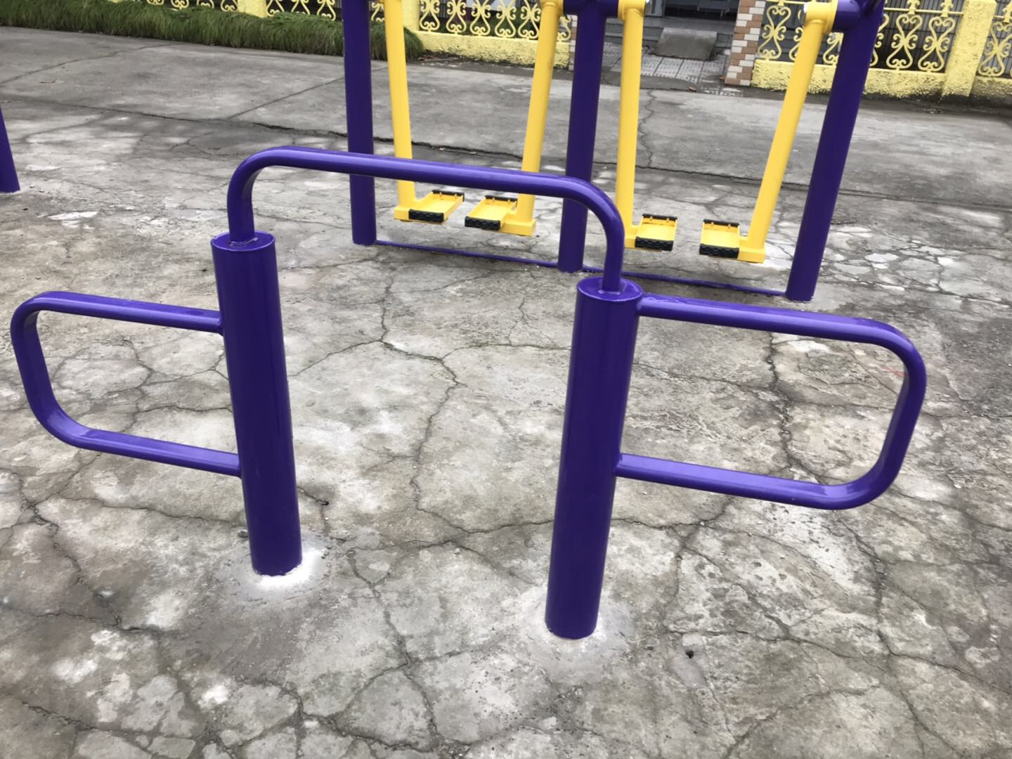 弹振压腿器