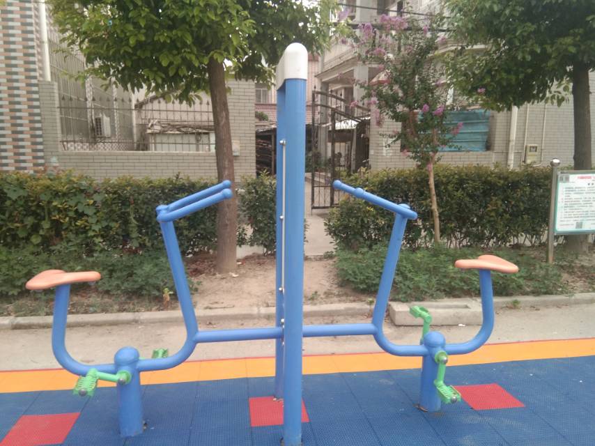双立柱健身车